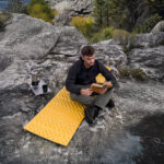 Коврик Naturehike CNK2550WS030 Troues R3.0 складной золотистый — изображение 3